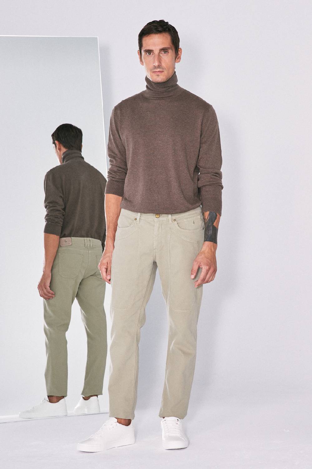 Jeckerson Pantalone in cotè de cheval slim fit con toppa Novità