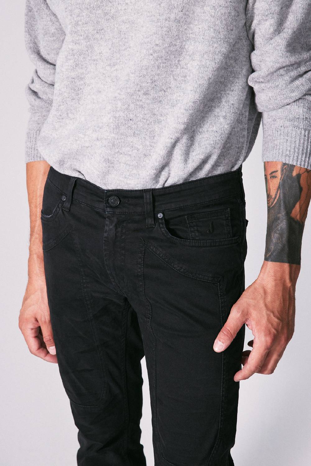 Jeckerson Pantalone slim fit in raso stretch con toppa Saldi