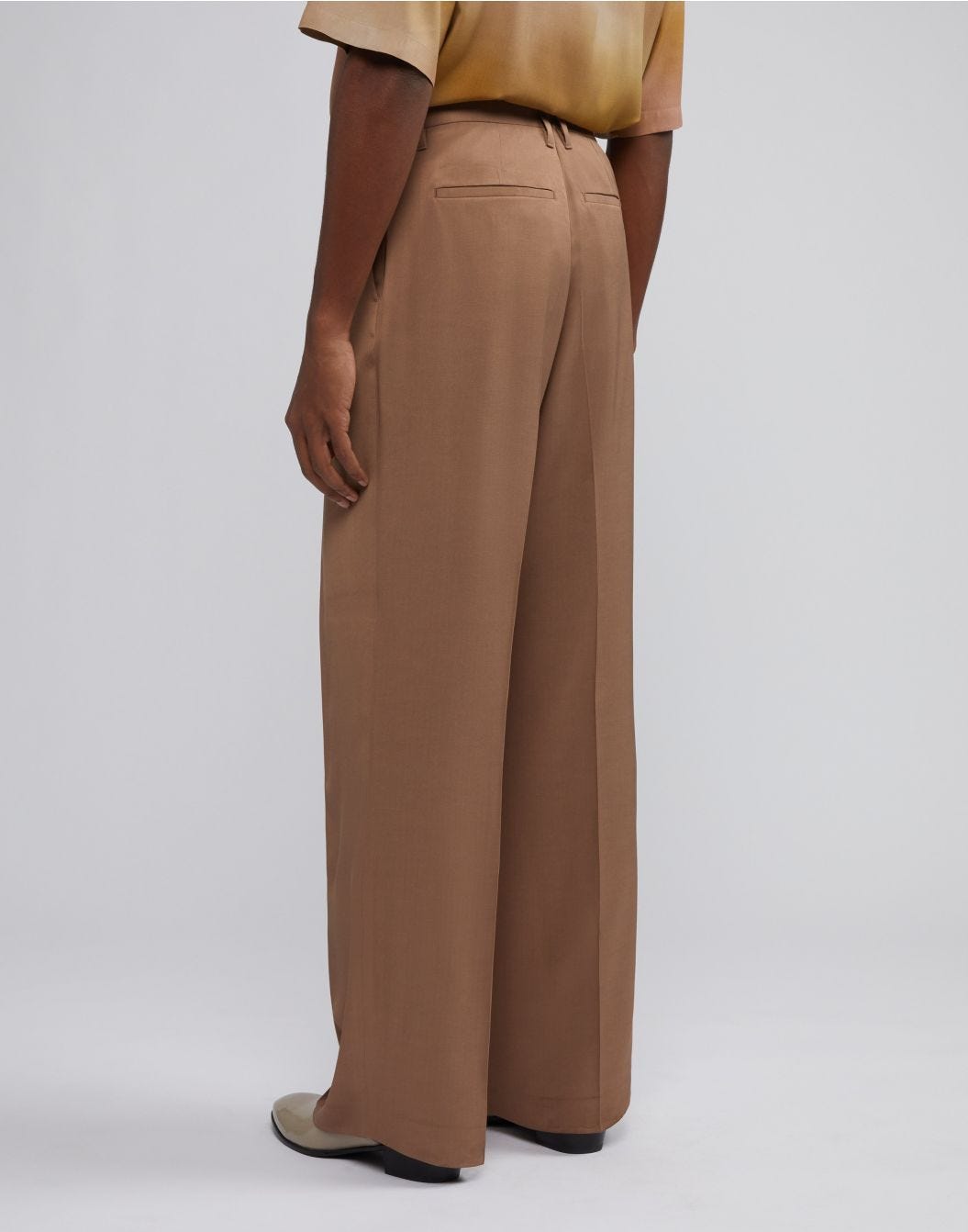 Lardini Pantalone comfort miami in viscosa nocciola In Saldo