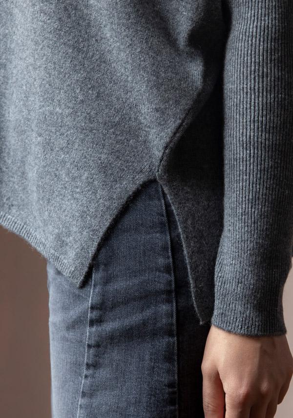 Rose & Lini ABSOLUT CASHMERE “PONCHO ASTRID” DARK GREY Sottocosto