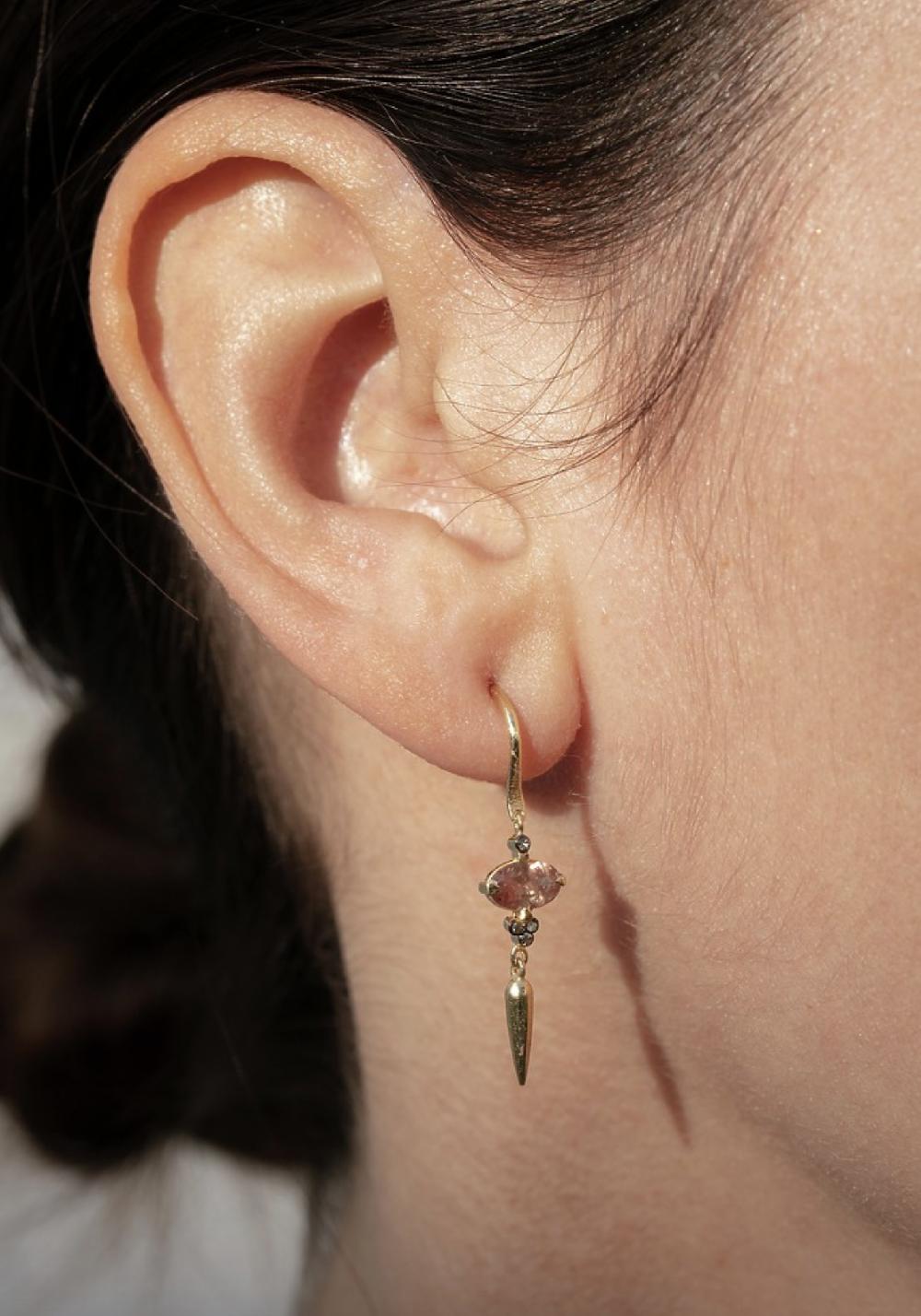 Rose & Lini 5 OCTOBRE “FINN” GOLD & GARNET EARRINGS Soddisfazione Garantita
