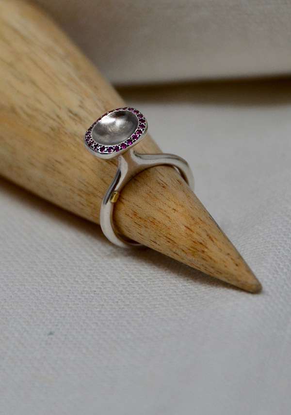 Rose & Lini ROSAMARIA SILVER AND RUBY “BEENU” RING Acquista Ora